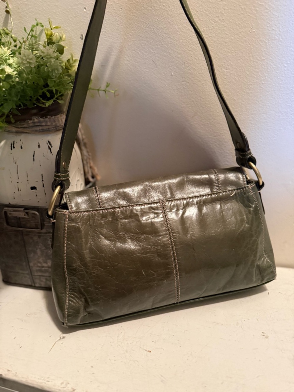 Peck & Peck Olive Green Leather Shoulder Bag with Gold Turn-Lock EUC - Picture 2 of 6